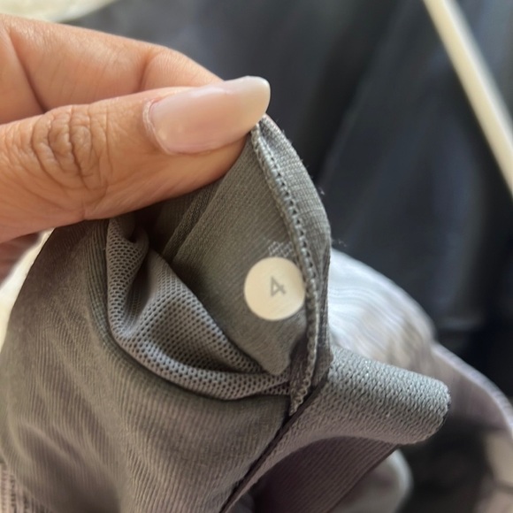 Lululemon Scoop Neck Light Grey Top - Picture 4 of 5